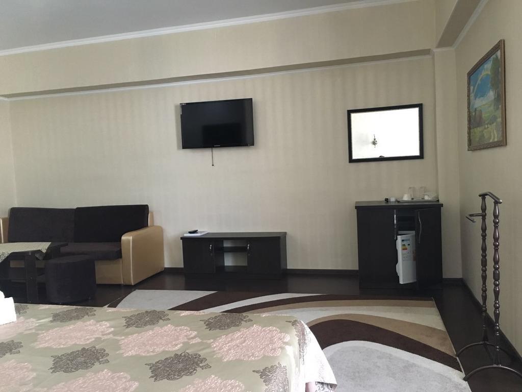 Home Hotel Astana Luaran gambar